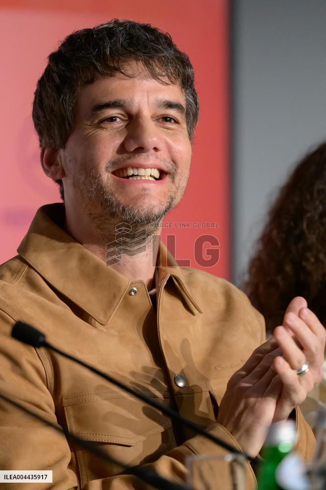 Cannes O Agente Secreto Press Conference NG