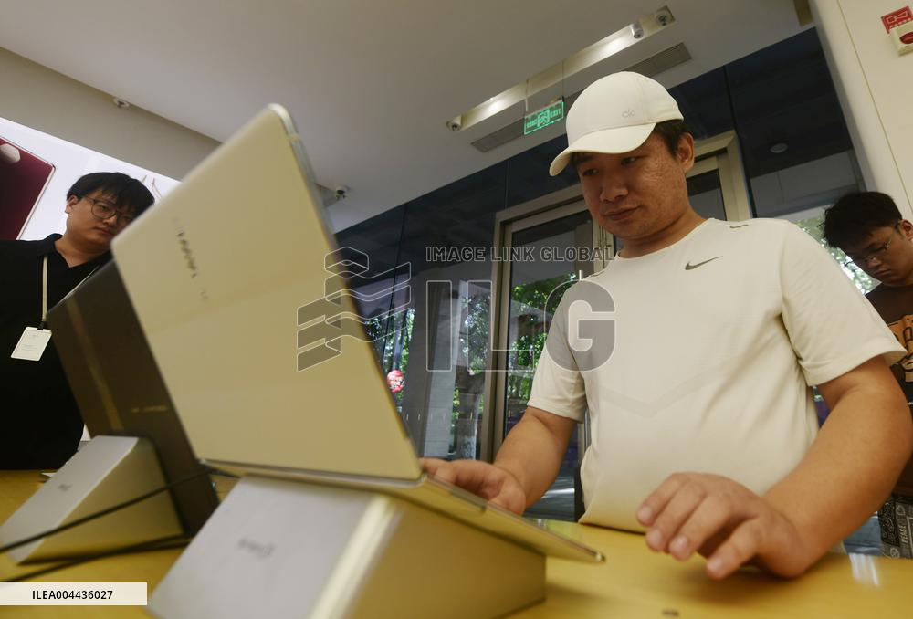 World First Huawei HarmonyOS Foldable Computer MateBook