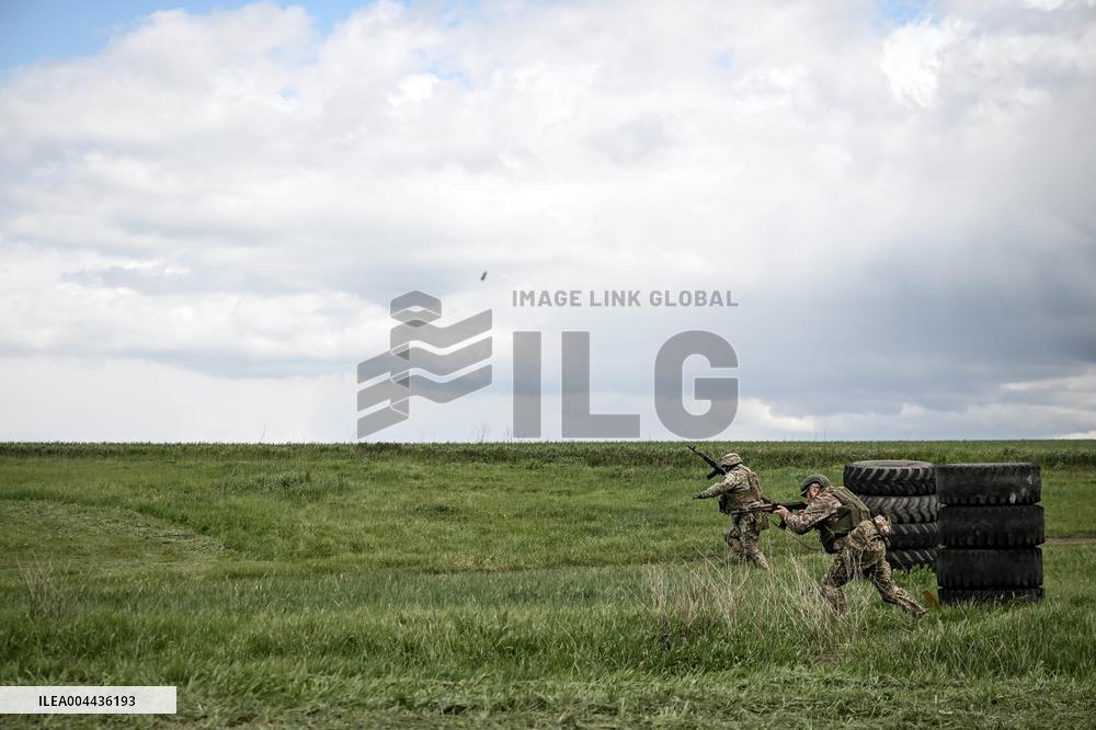 Combat coordination drills of Ukraines 141st Brigade