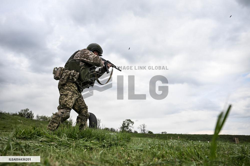 Combat coordination drills of Ukraines 141st Brigade