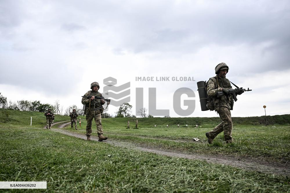 Combat coordination drills of Ukraines 141st Brigade