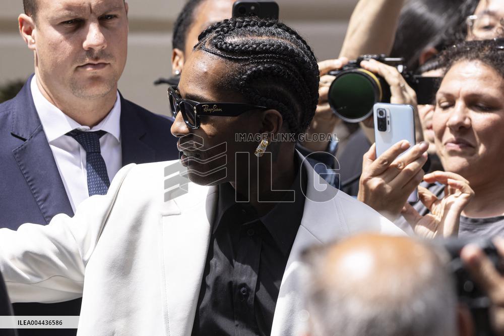 Cannes Spike Lee, A$ap Rocky leave Carlton Hotel  MP