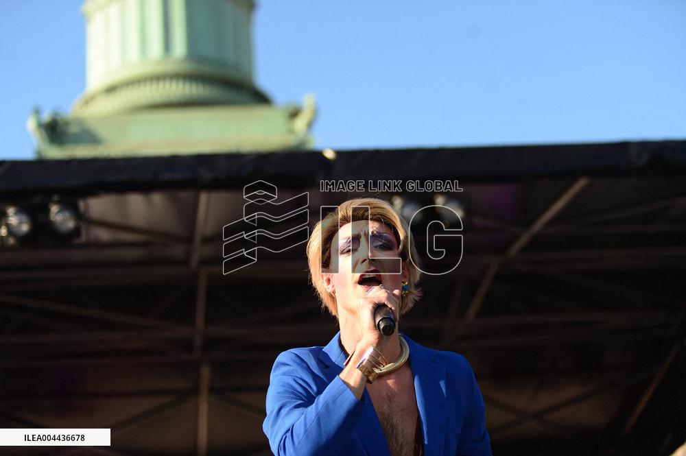 Bal de l'Amour - Paris Celebrates Love and Against Homophobia