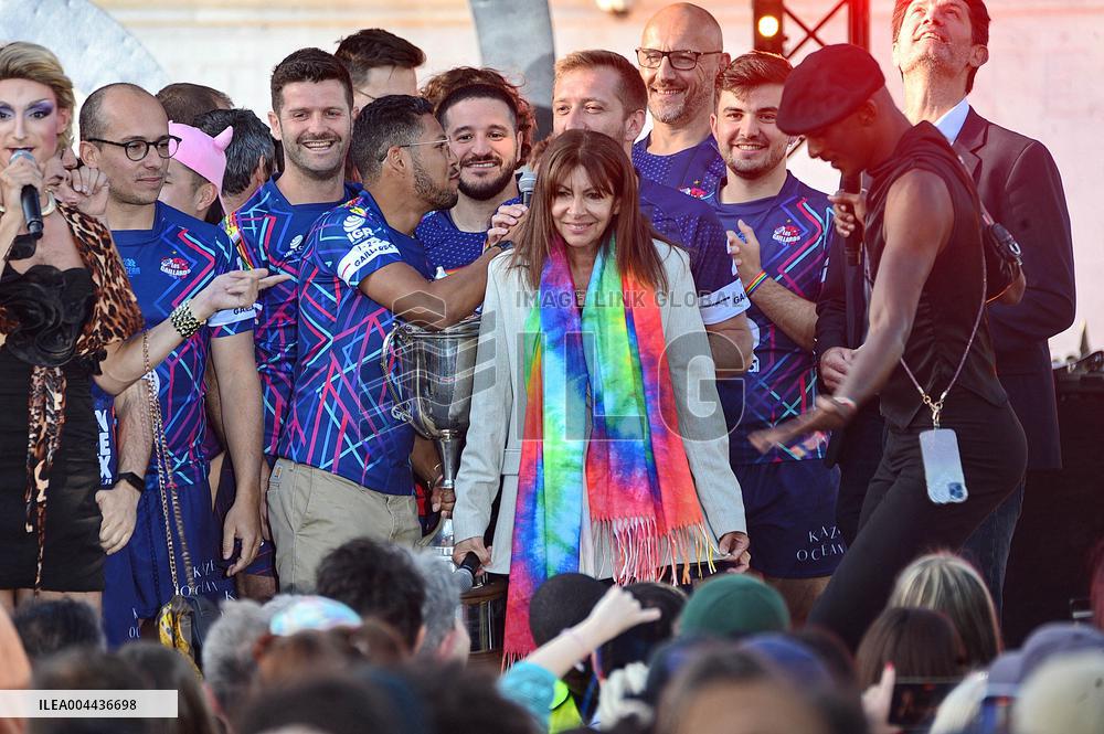 Bal de l'Amour - Paris Celebrates Love and Against Homophobia