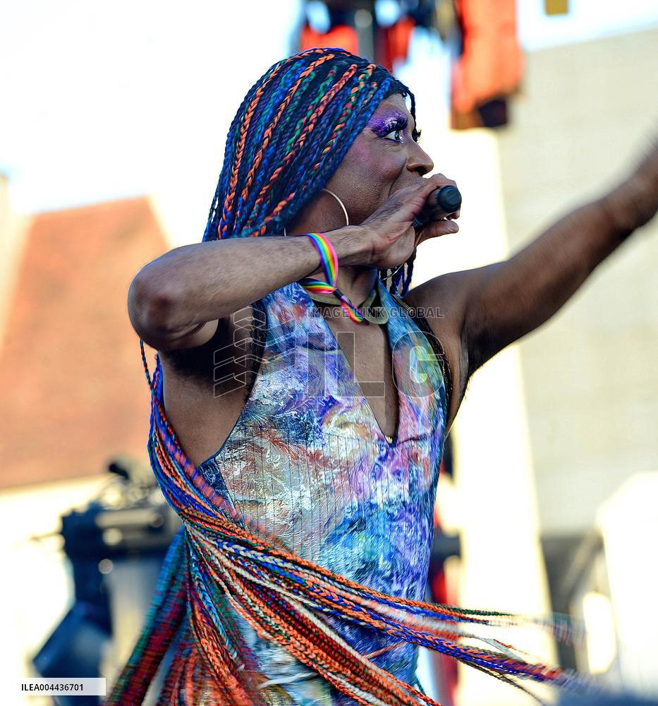 Bal de l'Amour - Paris Celebrates Love and Against Homophobia