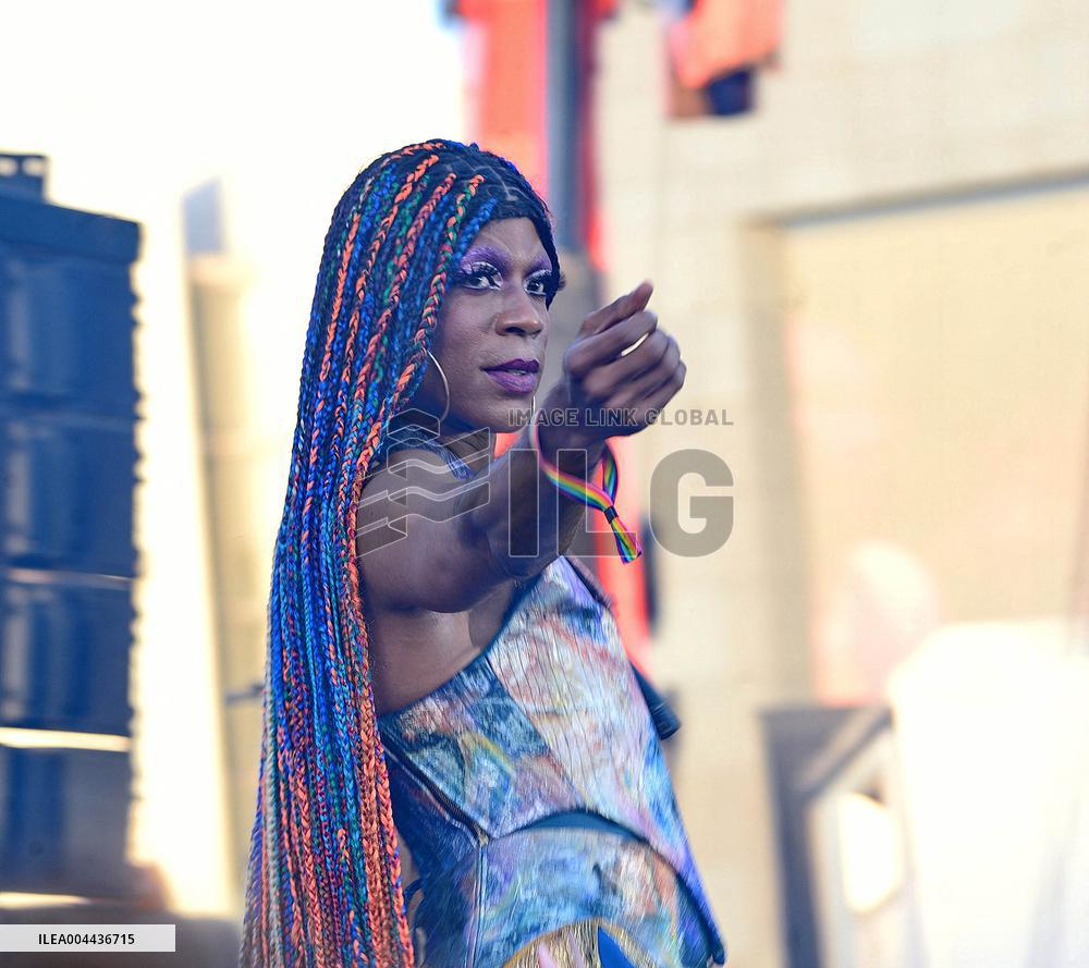 Bal de l'Amour - Paris Celebrates Love and Against Homophobia