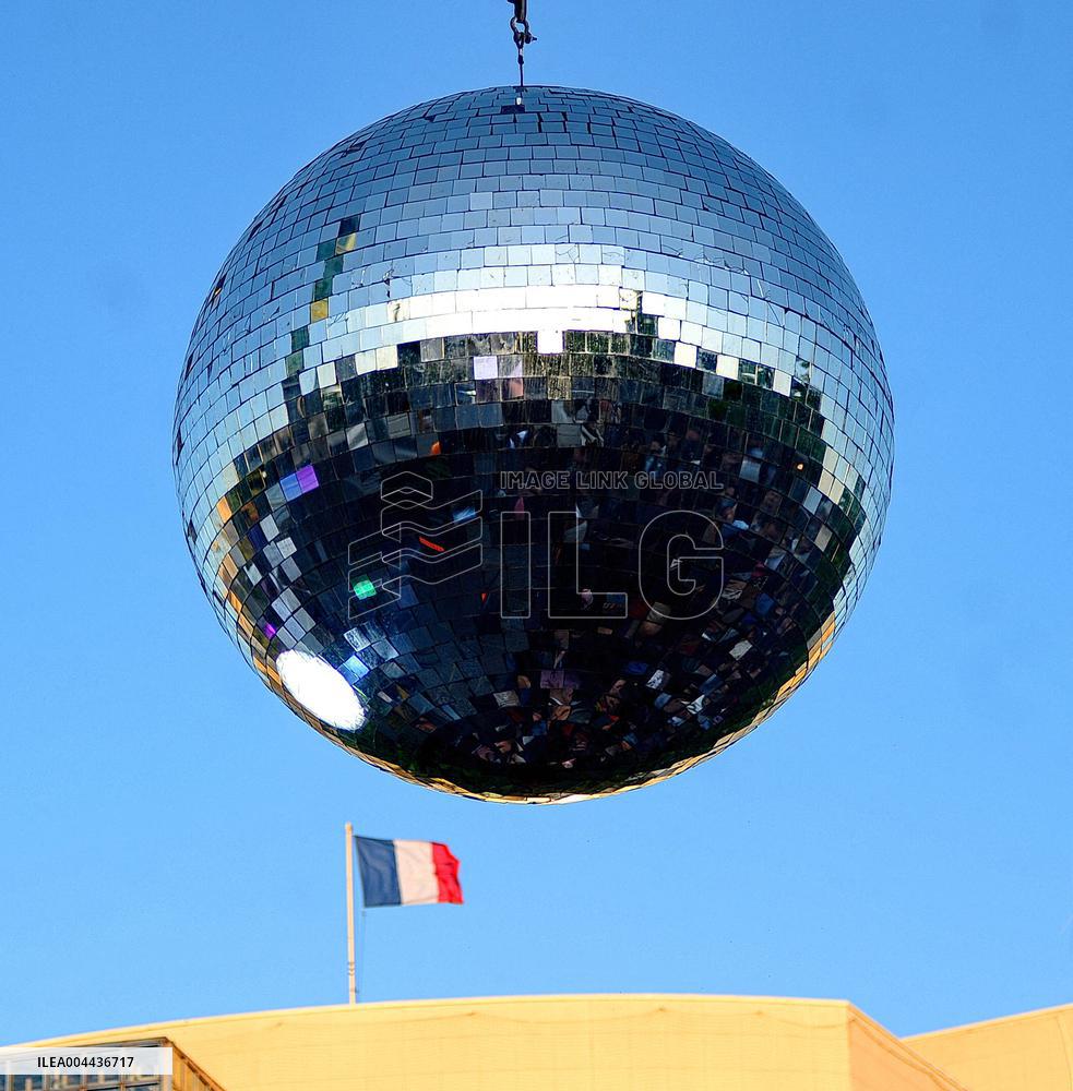 Bal de l'Amour - Paris Celebrates Love and Against Homophobia