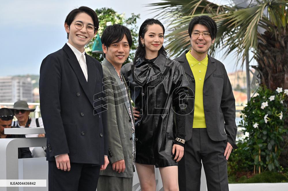 Cannes Photocall Exit 8