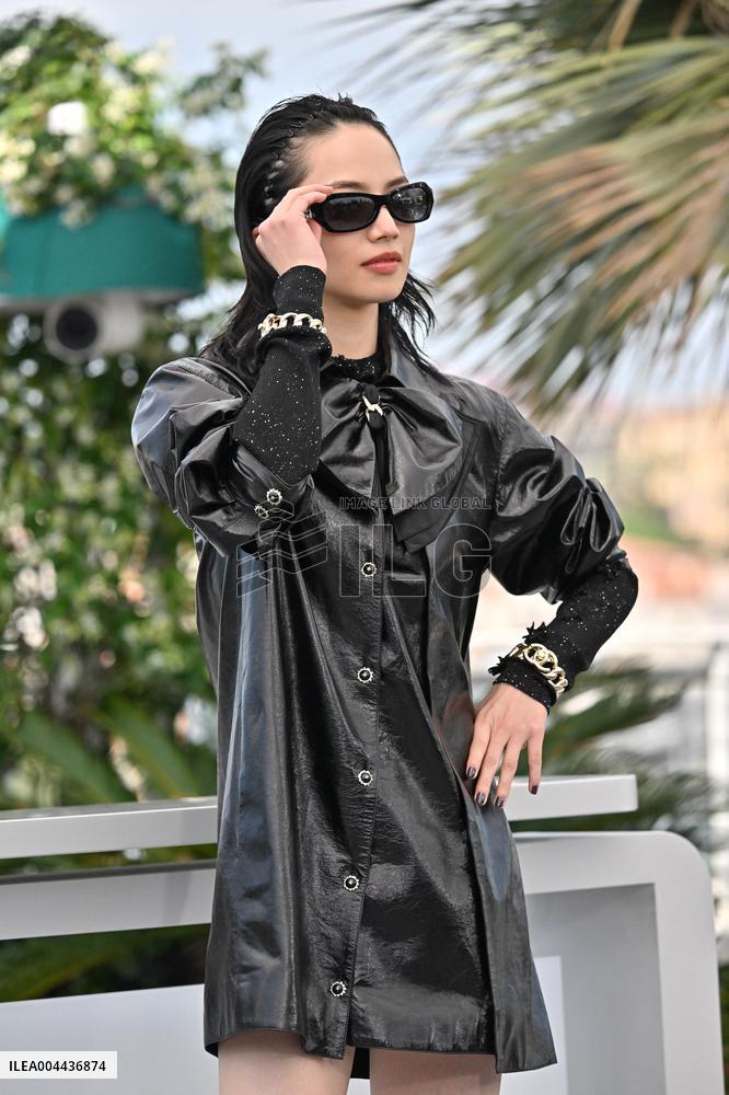 Cannes Photocall Exit 8