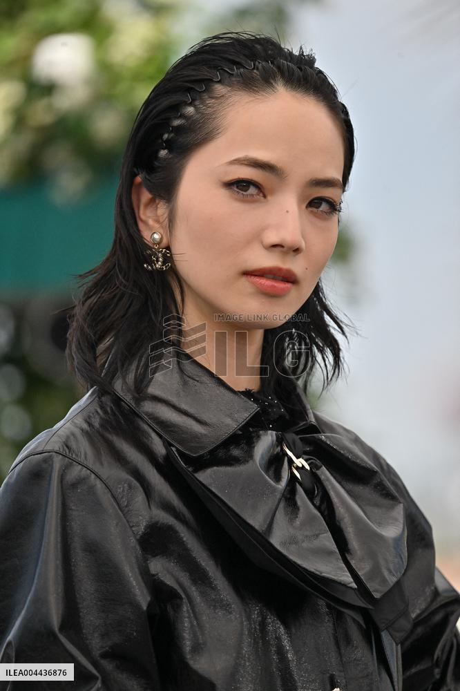 Cannes Photocall Exit 8