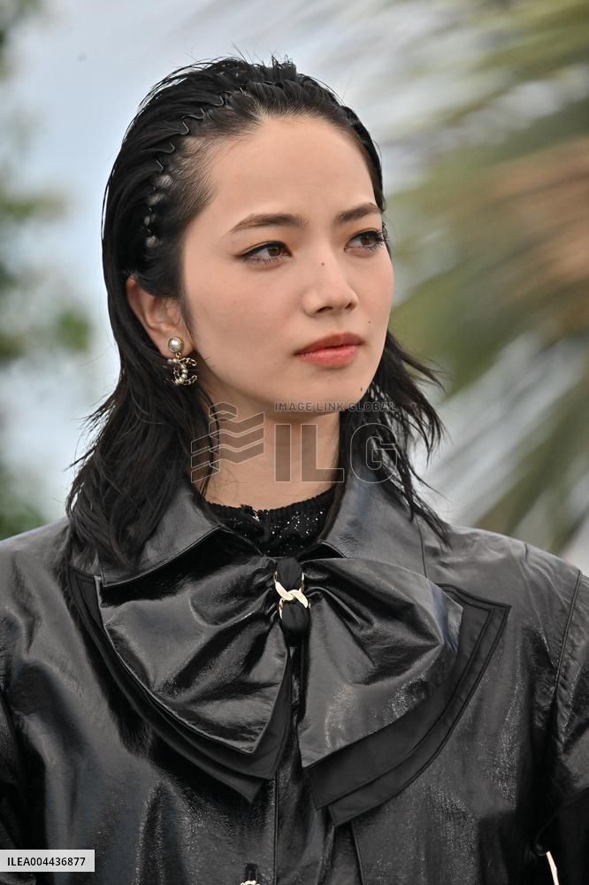 Cannes Photocall Exit 8