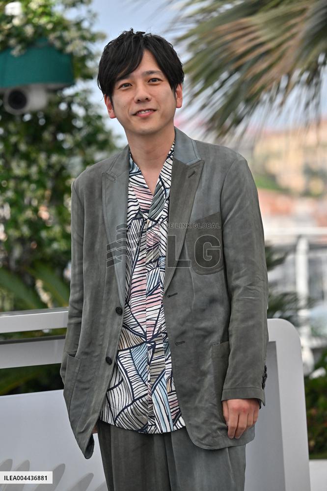 Cannes Photocall Exit 8