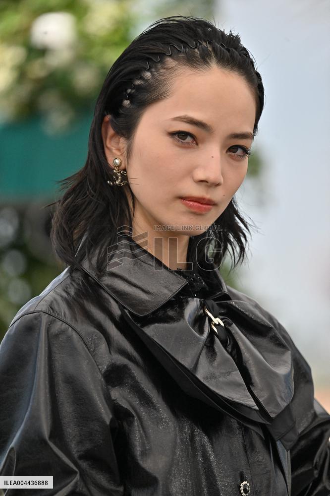 Cannes Photocall Exit 8