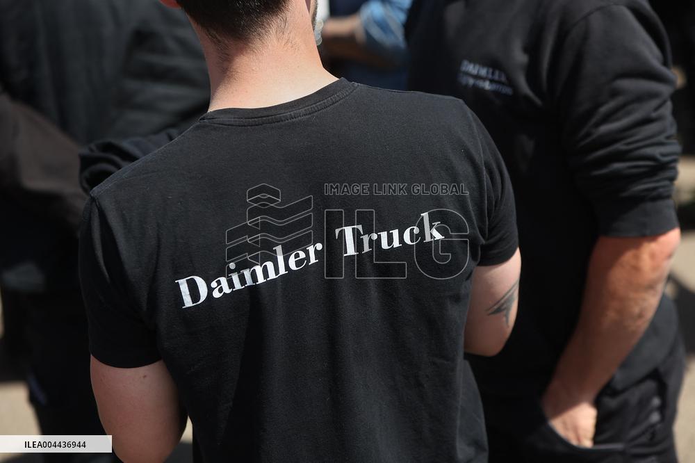 President Macron at the Daimler Buses Site - Meuse