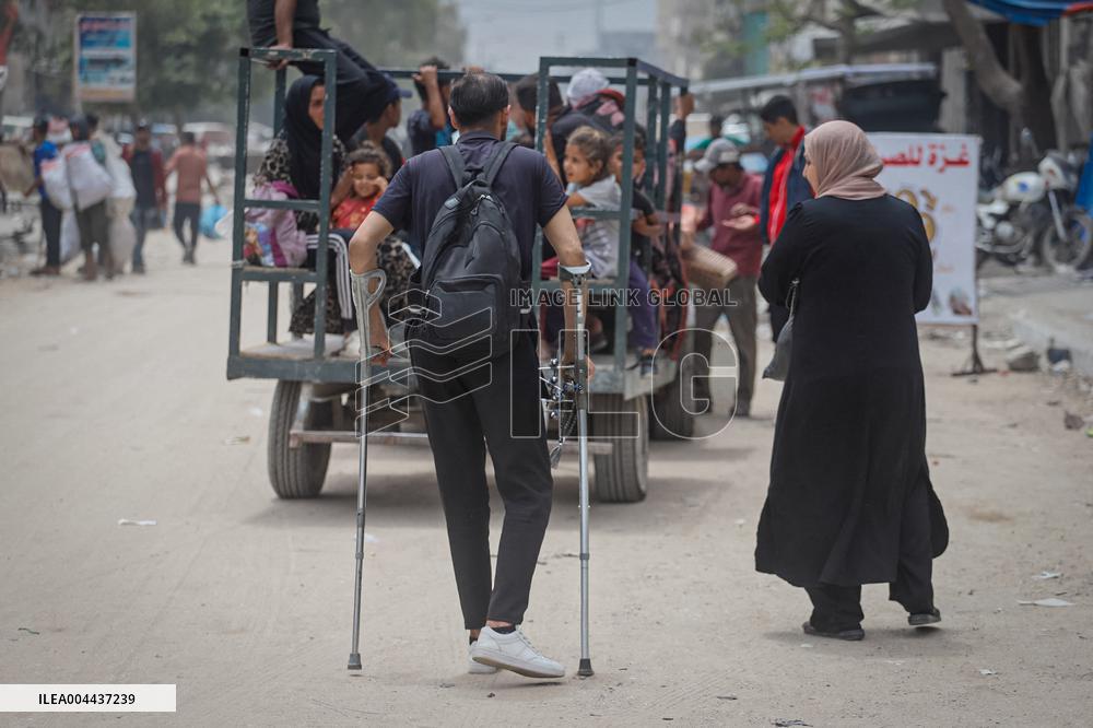 Scenes of Mass Exodus in Gaza - Beit Lahia