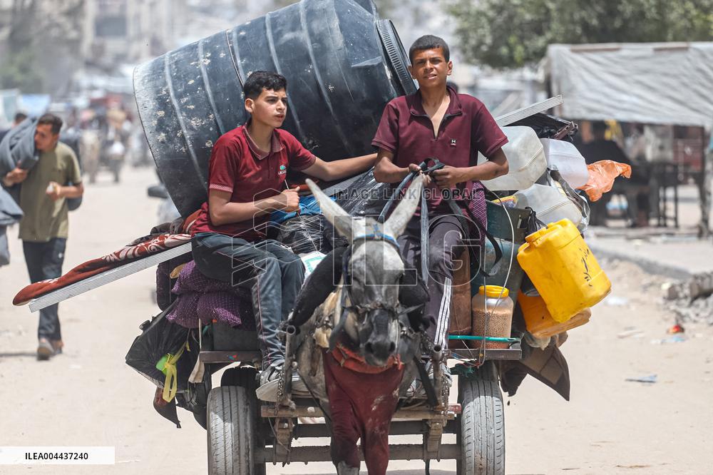 Scenes of Mass Exodus in Gaza - Beit Lahia