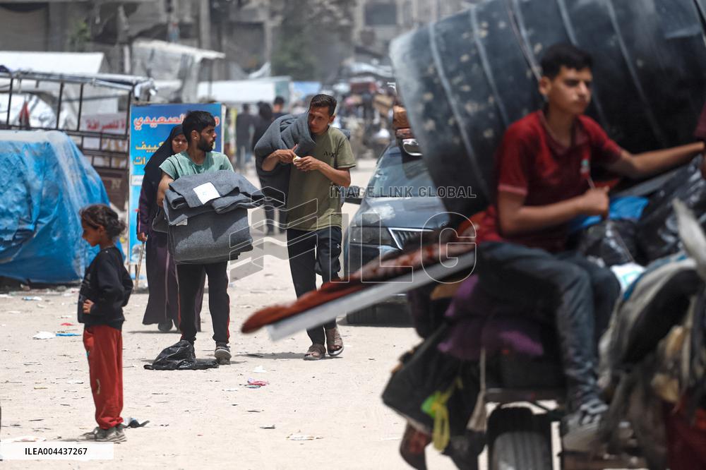 Scenes of Mass Exodus in Gaza - Beit Lahia