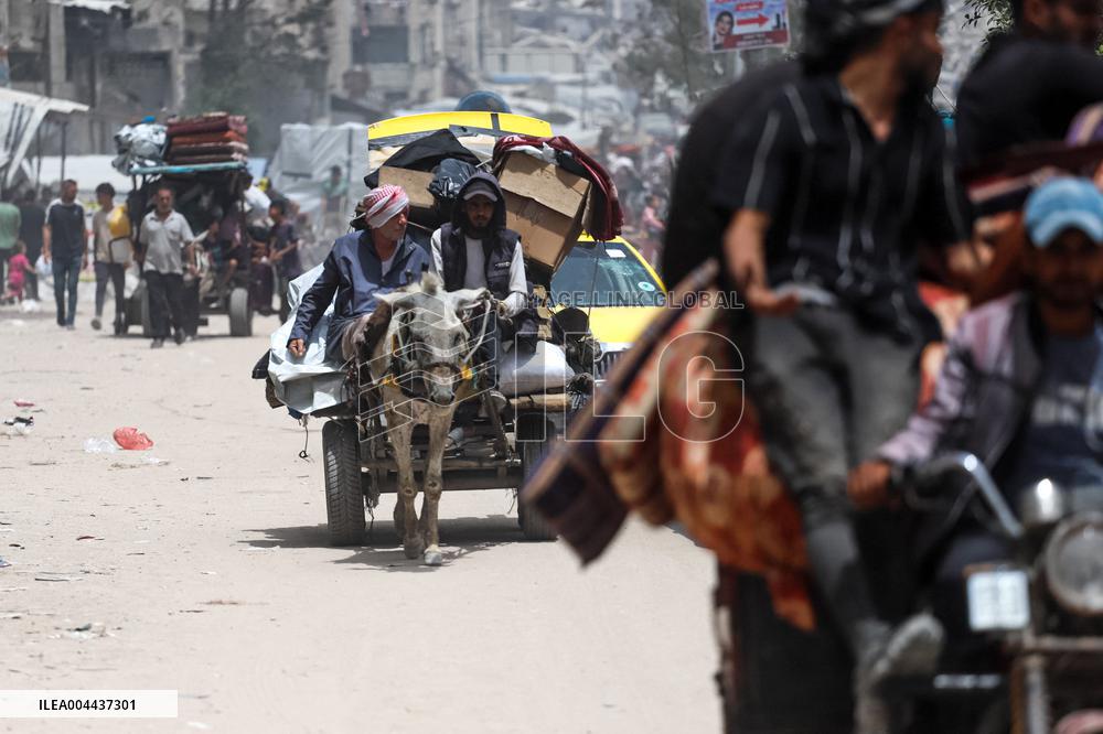 Scenes of Mass Exodus in Gaza - Beit Lahia