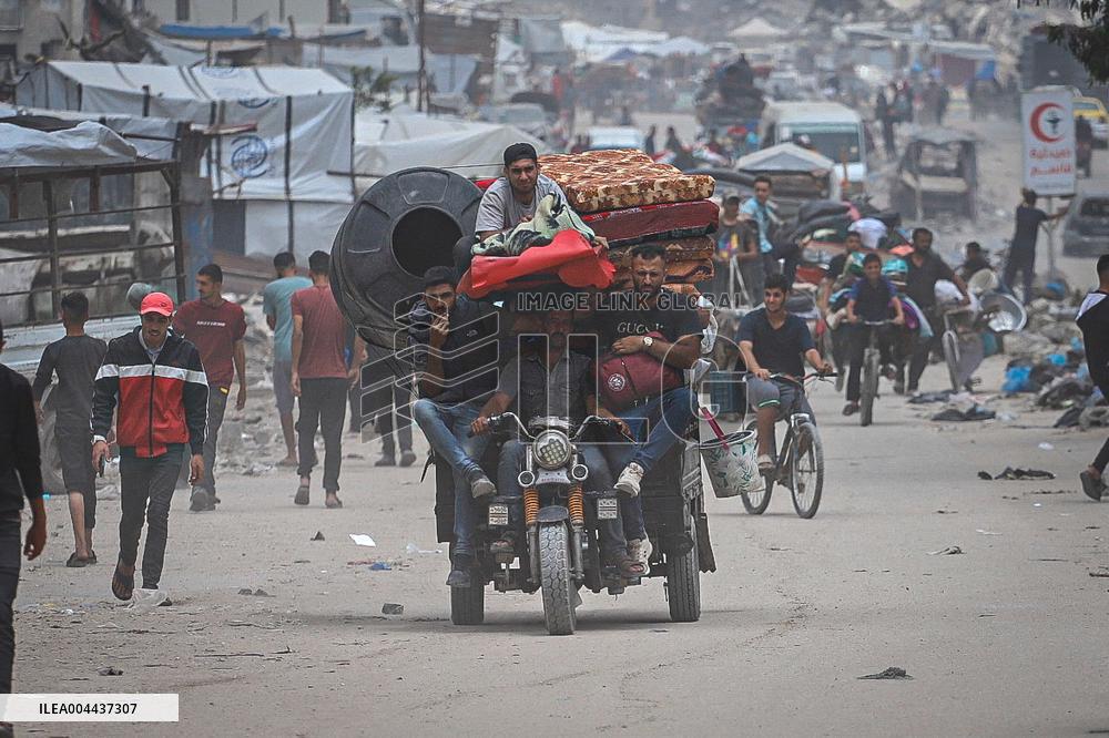 Scenes of Mass Exodus in Gaza - Beit Lahia