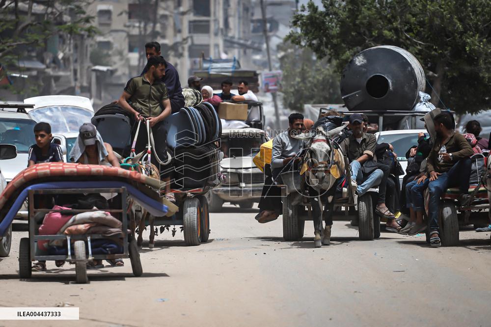 Scenes of Mass Exodus in Gaza - Beit Lahia