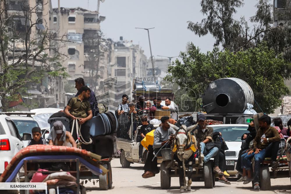 Scenes of Mass Exodus in Gaza - Beit Lahia