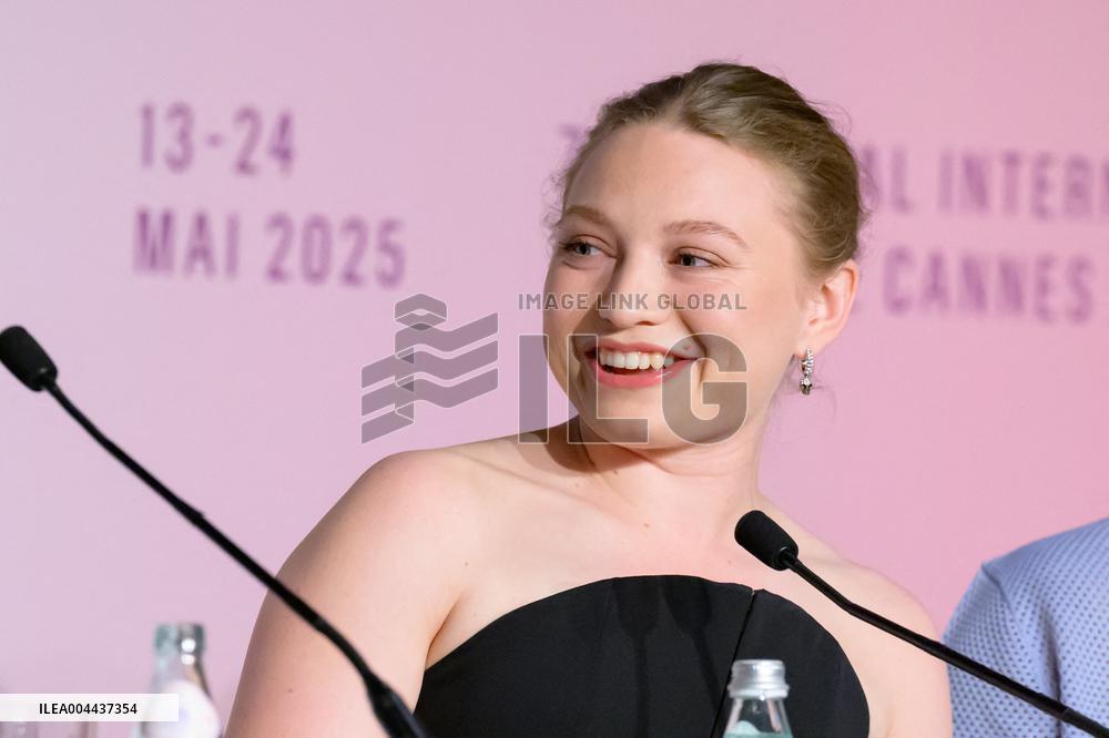 Cannes The Phoenician Scheme Press Conference NG