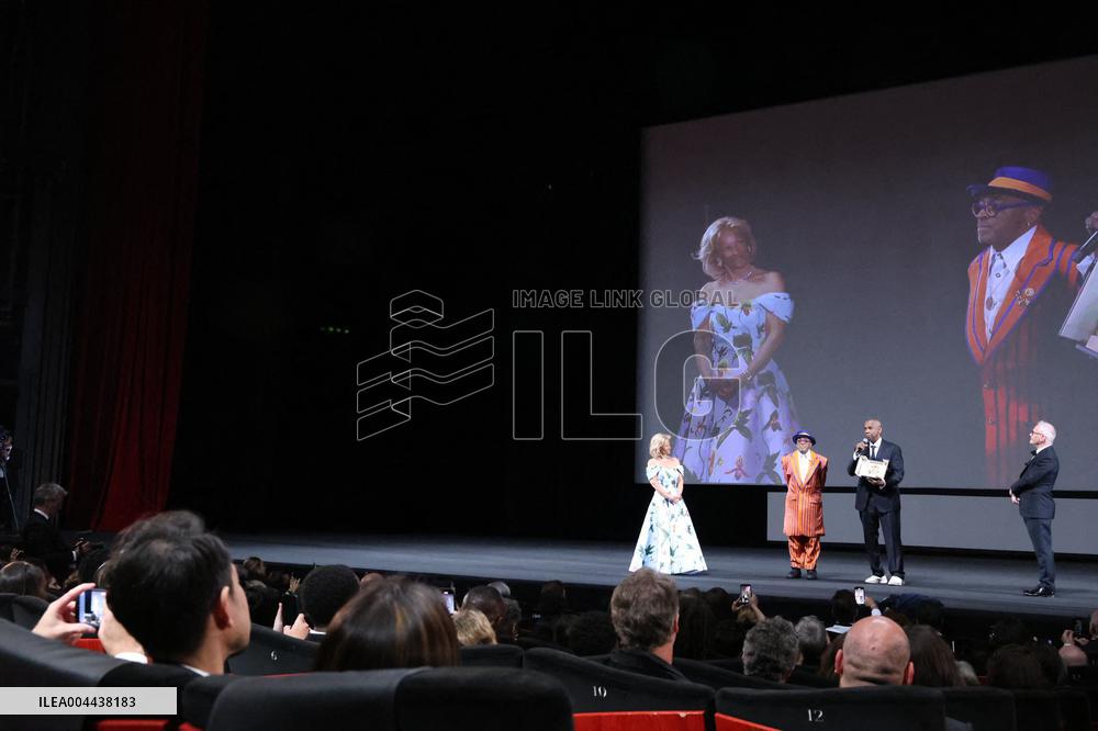 Cannes - Denzel Washington Receives A Surprise Palme d'Or d'Honneur