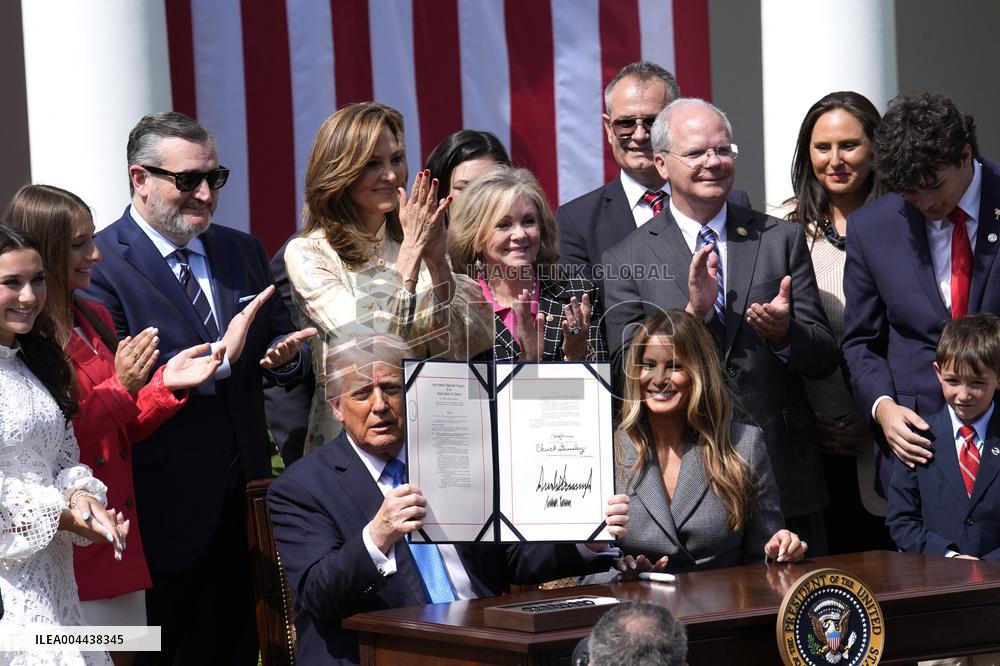 Donald Trump signs Take It Down Act - Washington