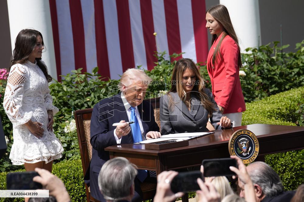Donald Trump signs Take It Down Act - Washington
