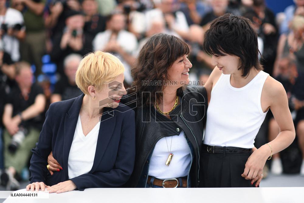 Cannes Dites-Lui Que Je L aime Photocall AM