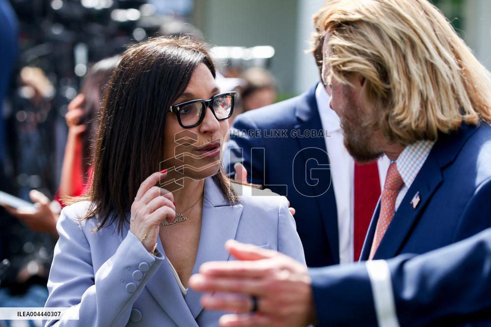 Trump Hosts Families of Fallen Officers, Announces Russia-Ukraine Peace Talks