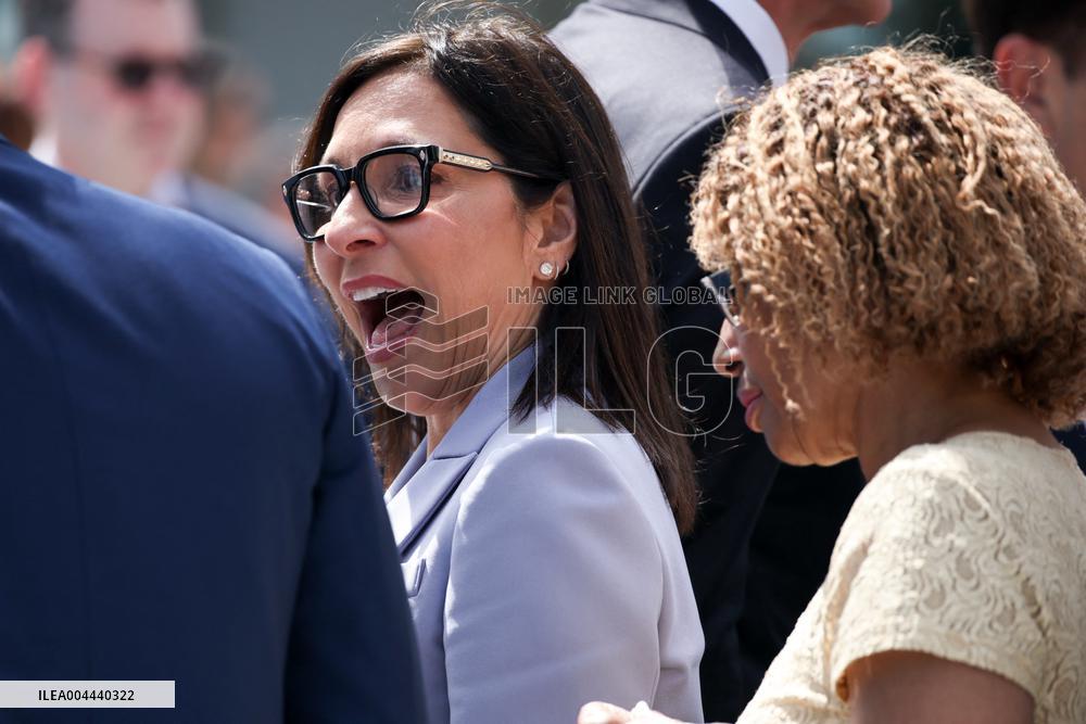 Trump Hosts Families of Fallen Officers, Announces Russia-Ukraine Peace Talks