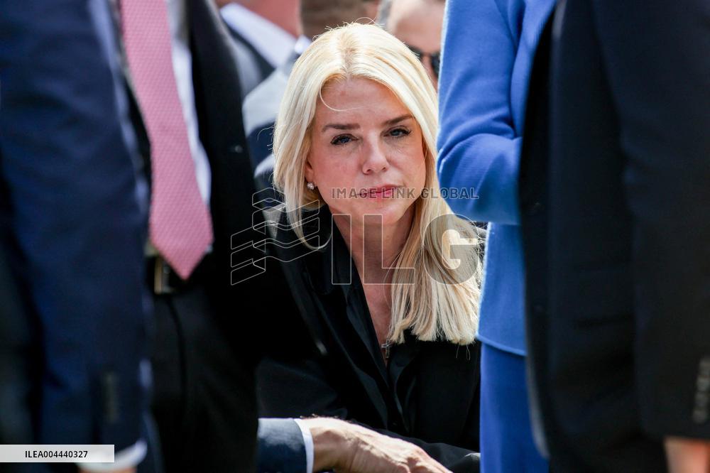 Trump Hosts Families of Fallen Officers, Announces Russia-Ukraine Peace Talks