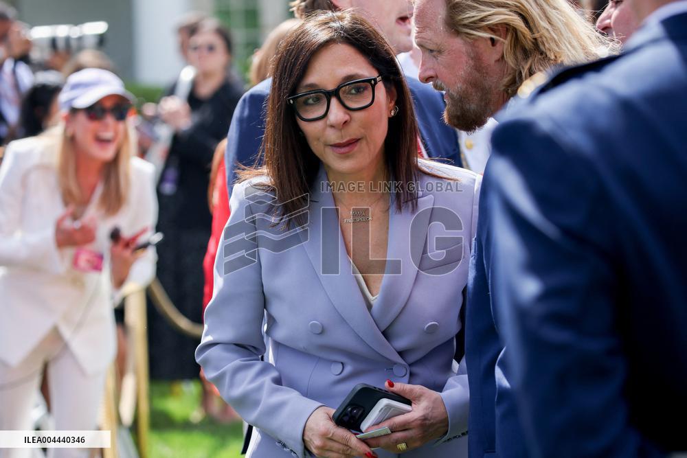 Trump Hosts Families of Fallen Officers, Announces Russia-Ukraine Peace Talks