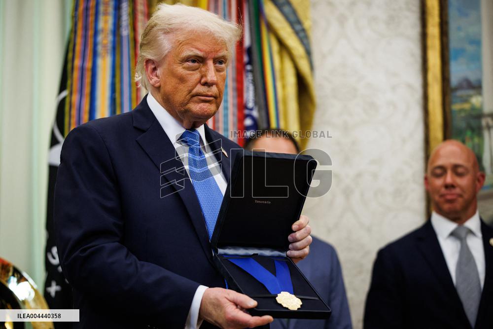 Trump Hosts Families of Fallen Officers, Announces Russia-Ukraine Peace Talks