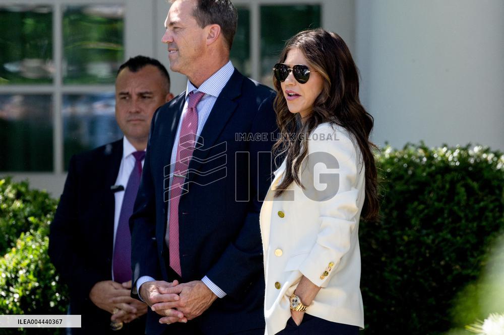 Trump Hosts Families of Fallen Officers, Announces Russia-Ukraine Peace Talks