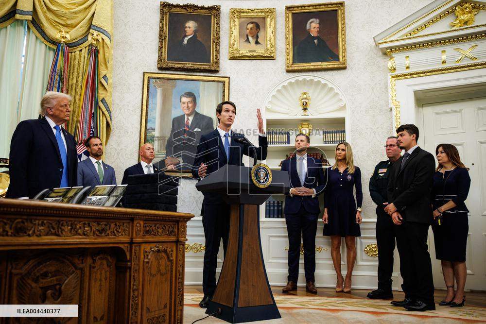 Trump Hosts Families of Fallen Officers, Announces Russia-Ukraine Peace Talks