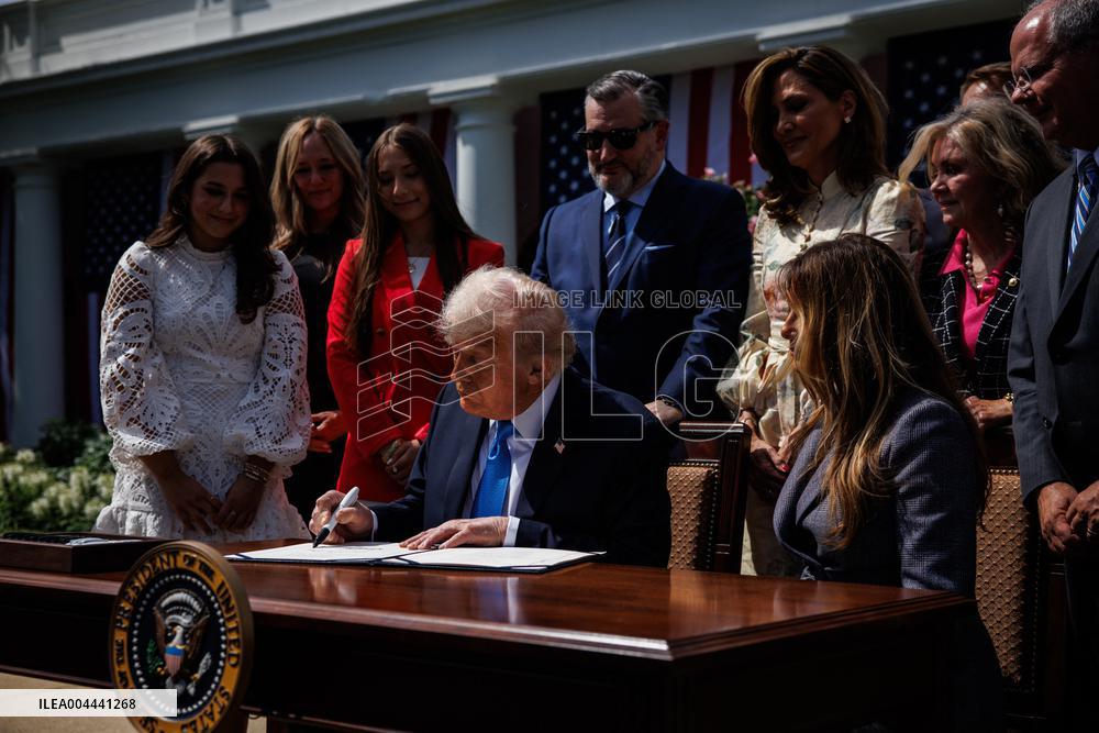 Trump Signs Bipartisan Take It Down Act Targeting Deepfake Pornography