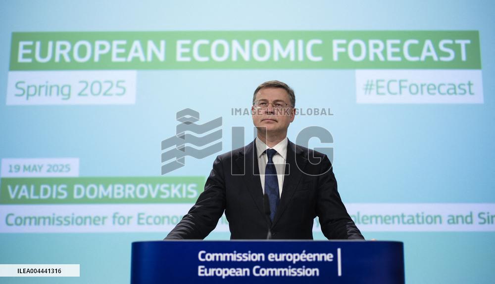 Belgique, Bruxelles :  le commissaire européen au Commerce Valdis Dombrovskis, EU Spring 2025 Economic Forecast (19/05/2025)