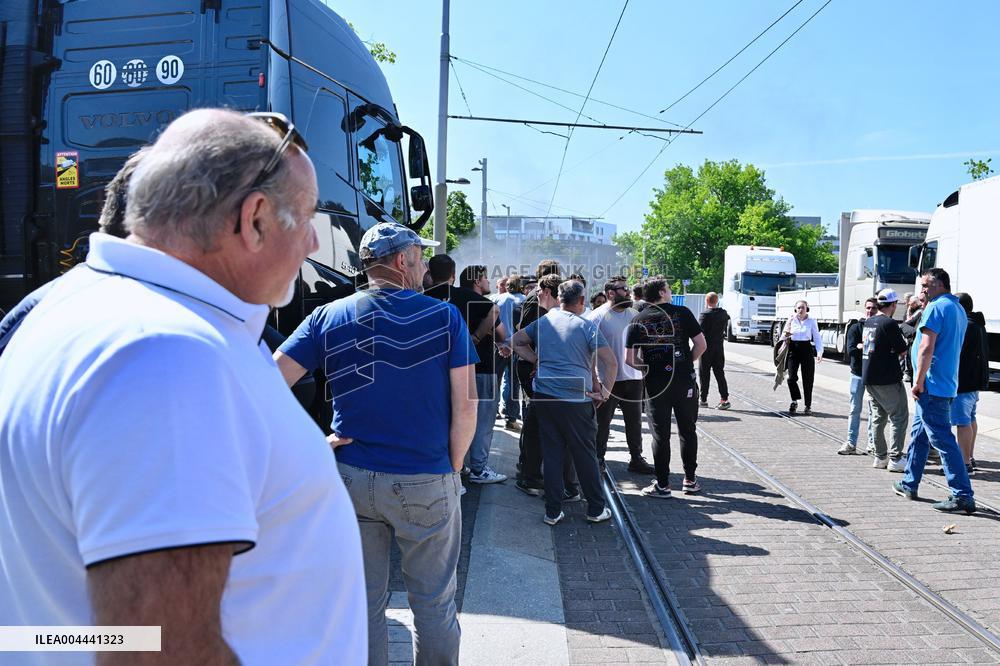 Demonstration of Angry Showmen - Strasbourg