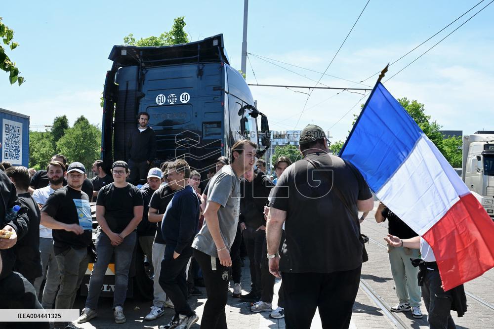 Demonstration of Angry Showmen - Strasbourg