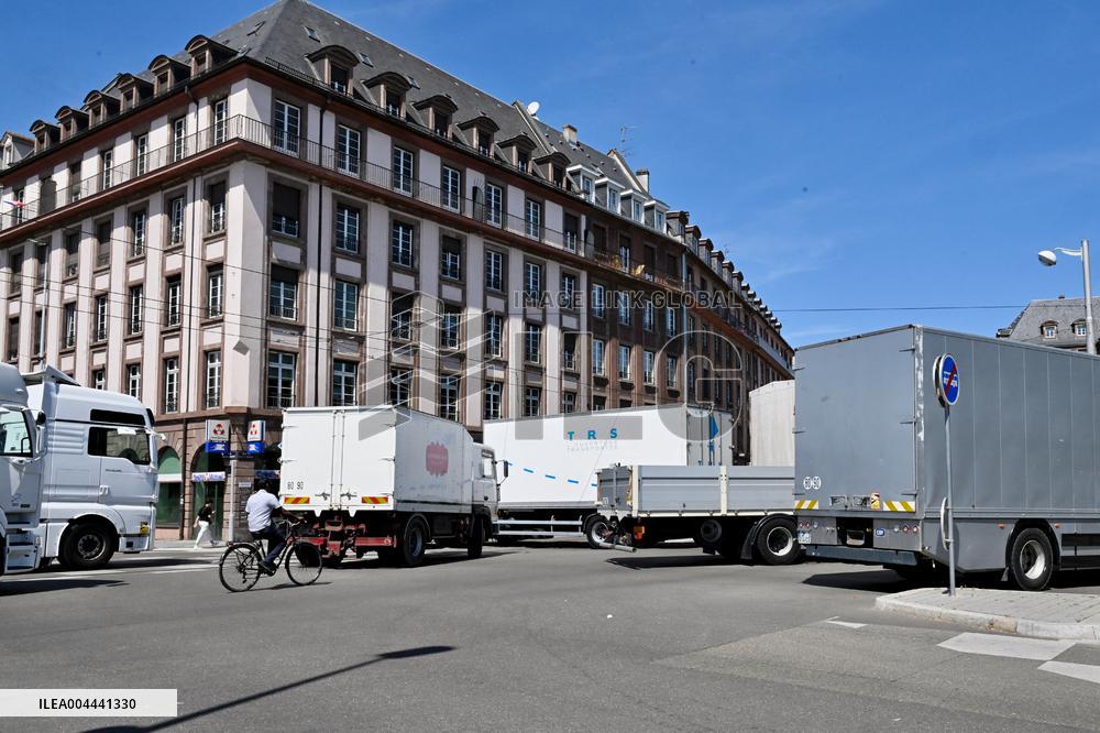 Demonstration of Angry Showmen - Strasbourg
