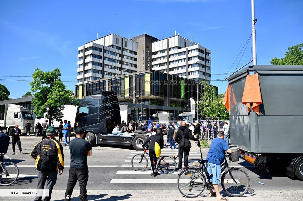 Demonstration of Angry Showmen - Strasbourg