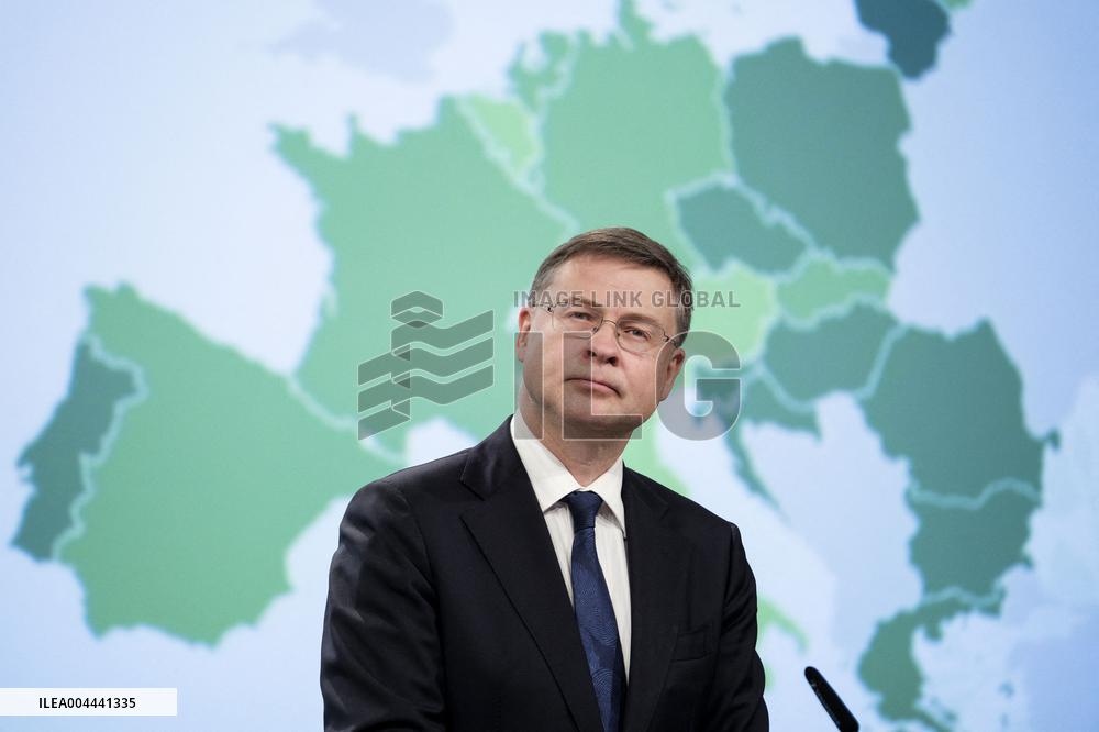 Belgique, Bruxelles :  le commissaire européen au Commerce Valdis Dombrovskis, EU Spring 2025 Economic Forecast (19/05/2025)