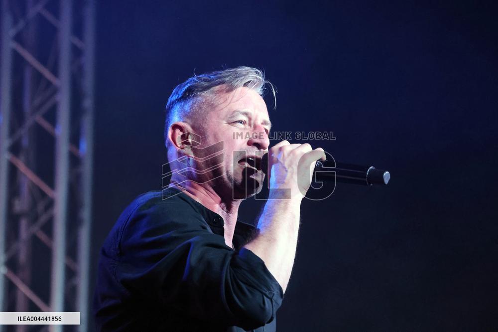 Zhadan i Sobaky performs in Kharkiv