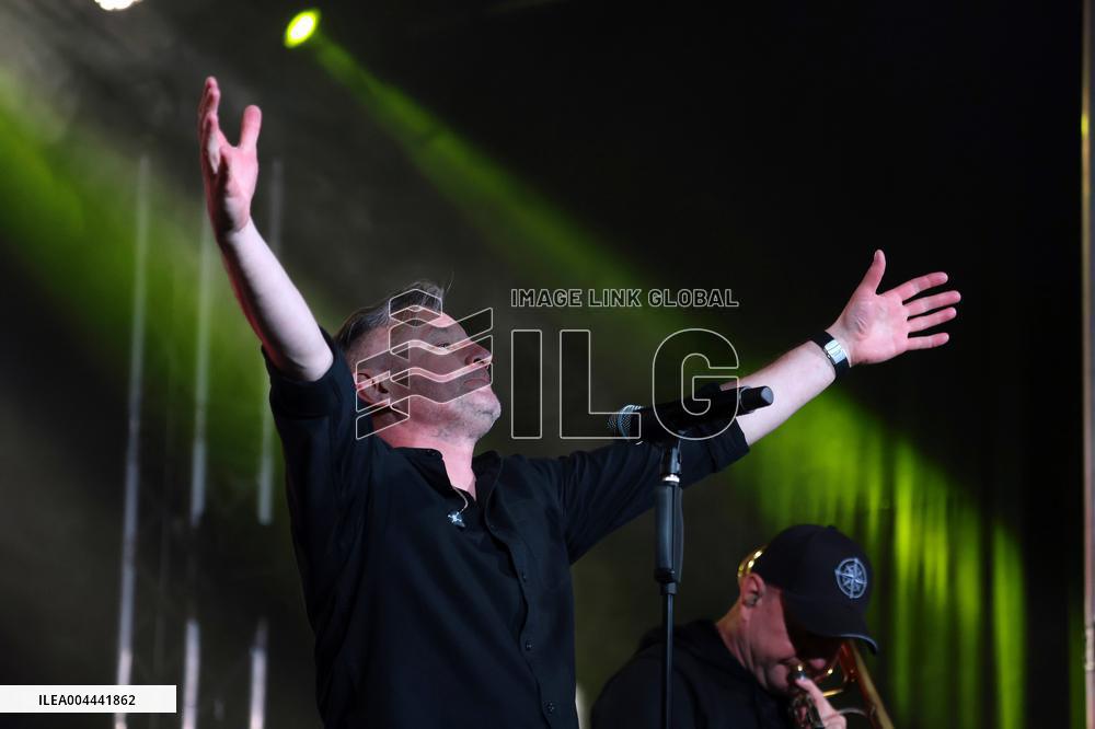 Zhadan i Sobaky performs in Kharkiv