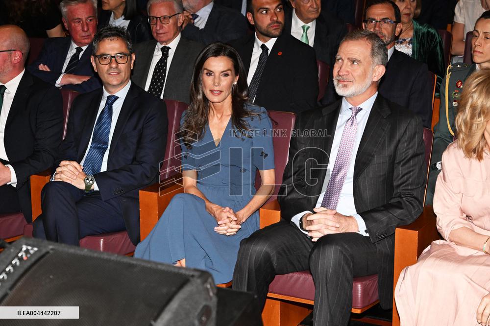 Spanish Royal Couple At Madrid Press Association Awards Ceremony - Spain