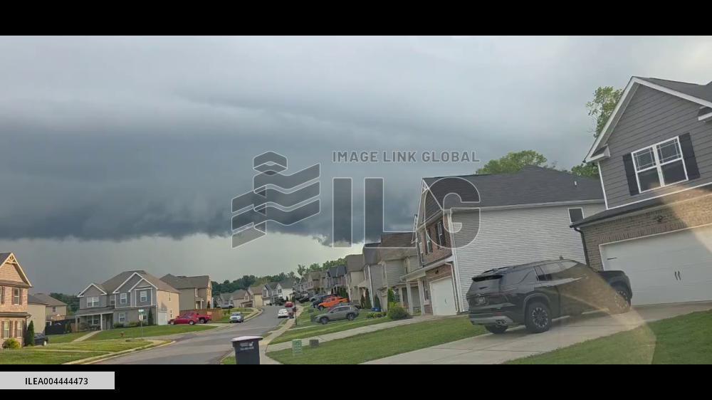 US: Shelf Cloud Looms Over Clarksville as Severe Storm Approaches