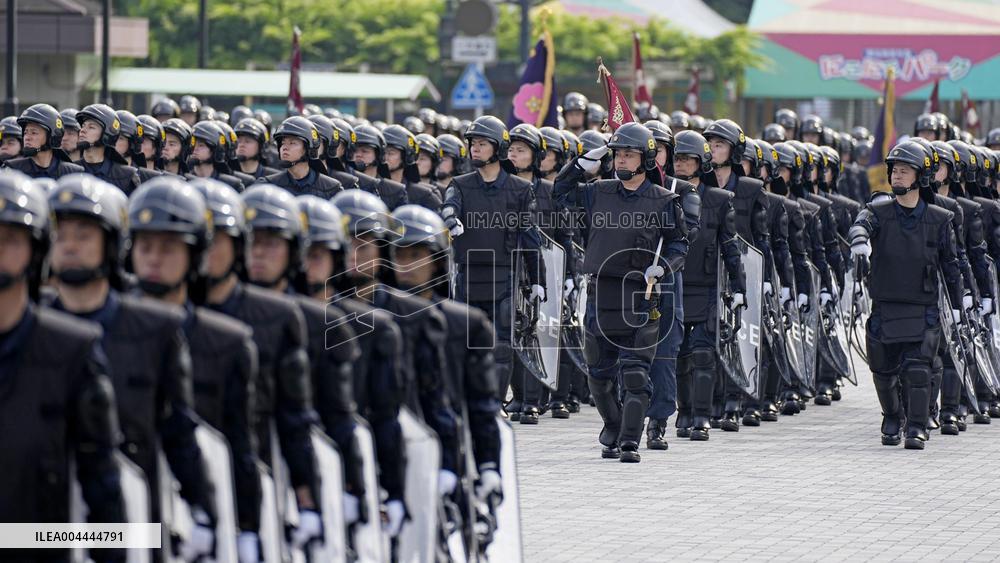 Tokyo riot police