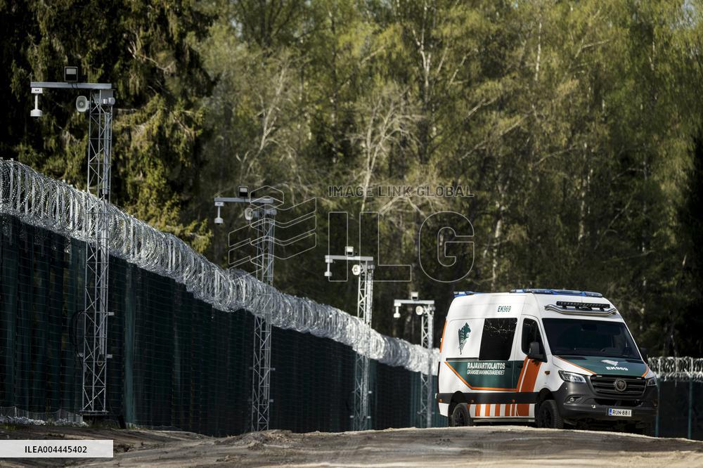 FINLAND - RUSSIA - BORDER - FENCE